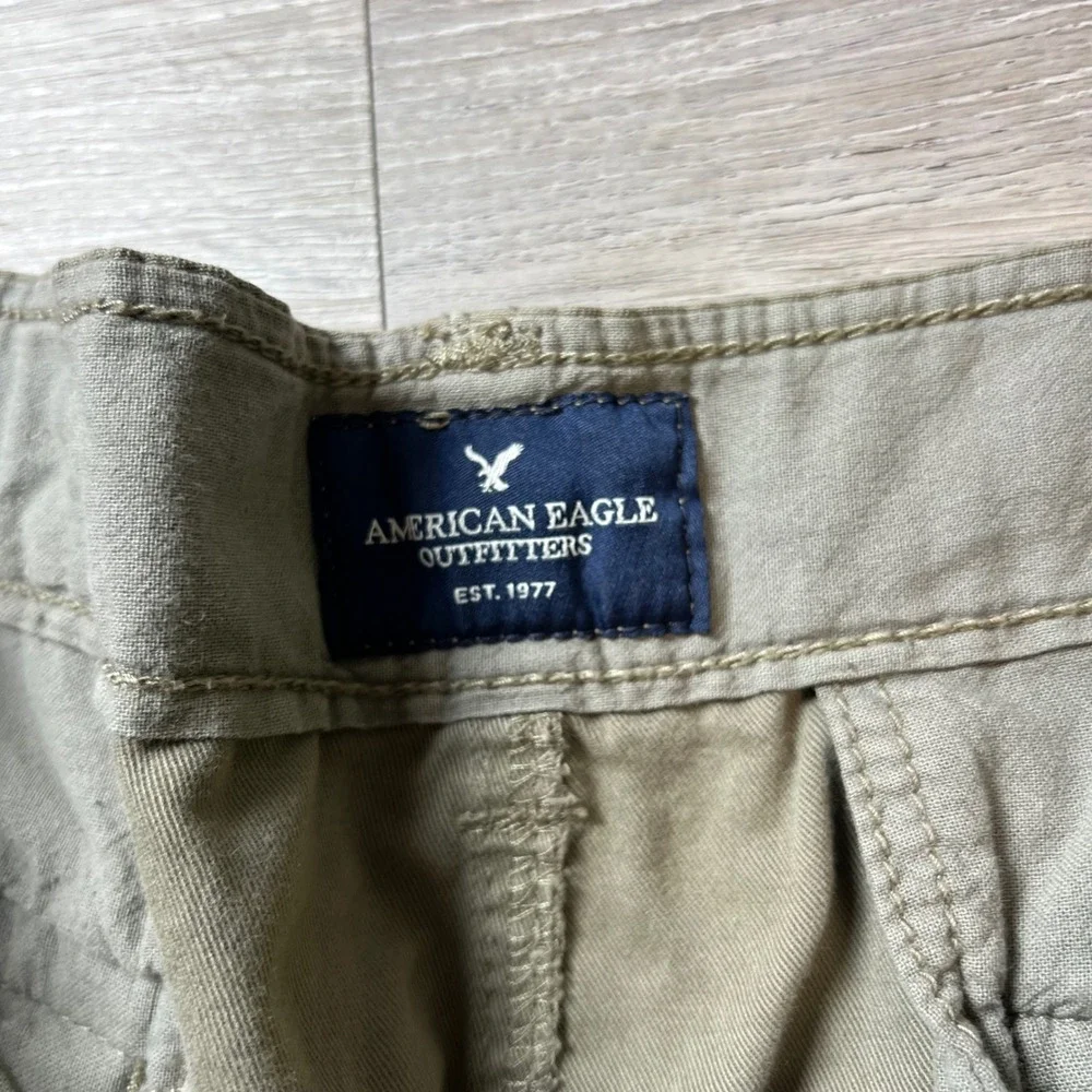 American Eagle Cargo Shorts Mens 38 Green Flag Graphic Distressed Cotton Utility